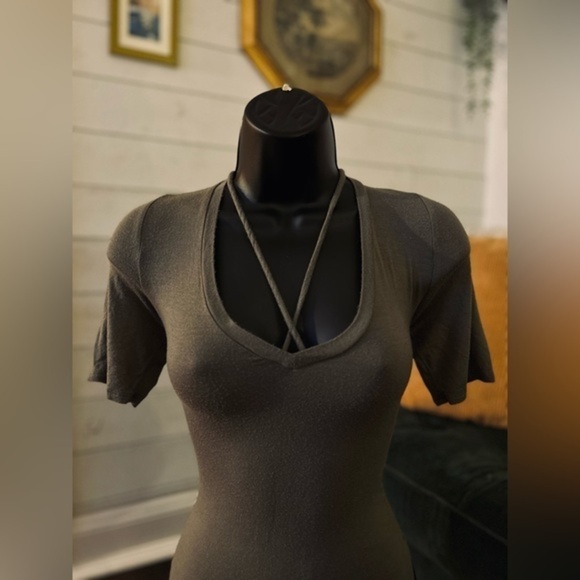 Fashion Nova short sleeved wide V neck bodysuit, size Medium - Picture 3 of 6